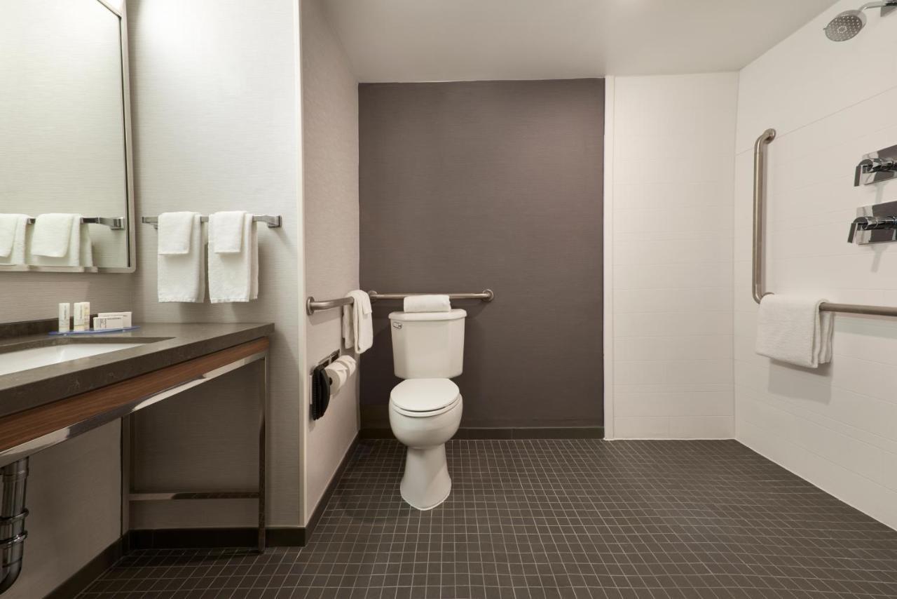 Courtyard By Marriott Toronto Mississauga/Meadowvale Hotel Exterior foto
