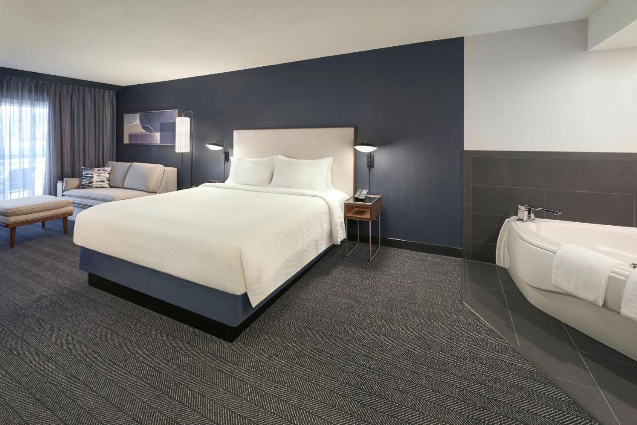 Courtyard By Marriott Toronto Mississauga/Meadowvale Hotel Exterior foto