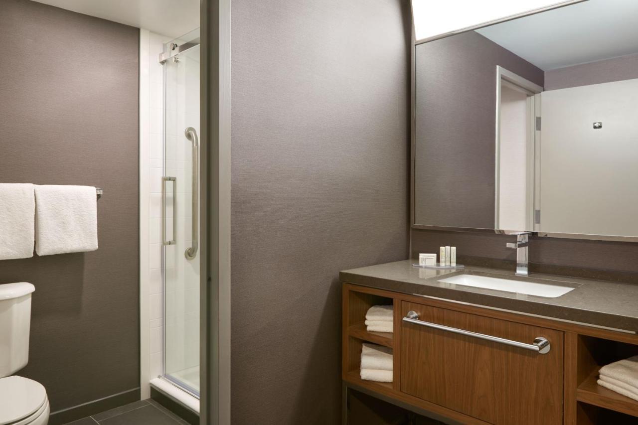 Courtyard By Marriott Toronto Mississauga/Meadowvale Hotel Exterior foto