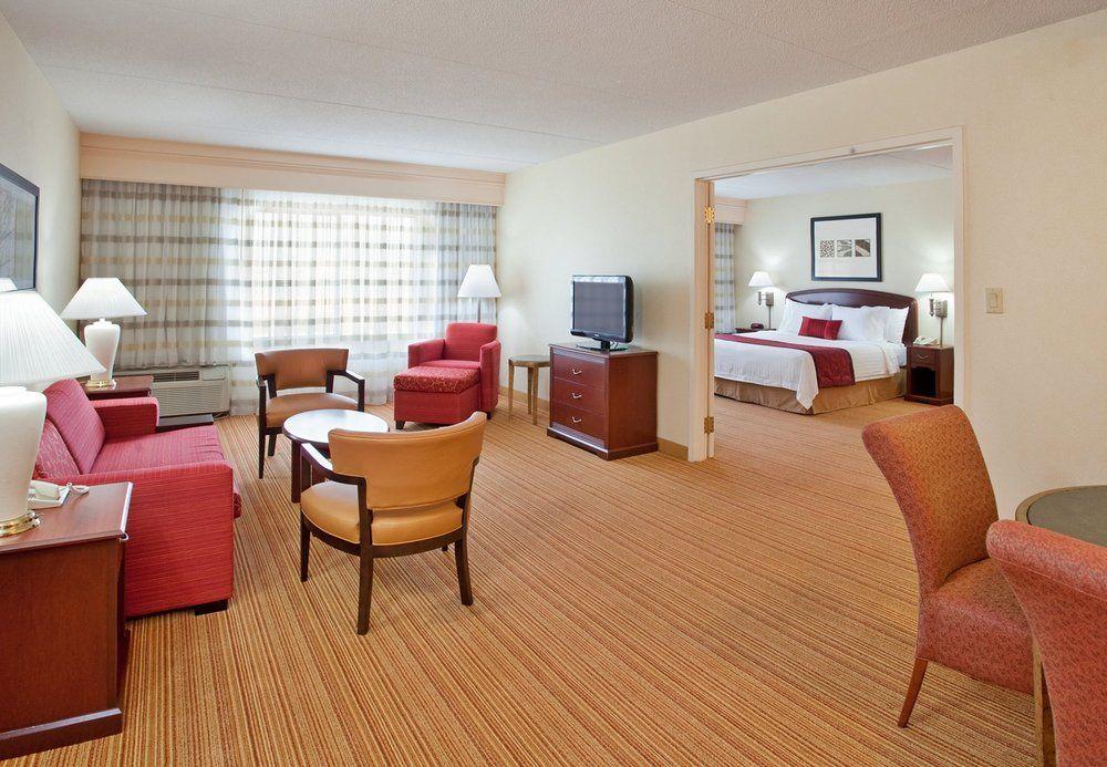 Courtyard By Marriott Toronto Mississauga/Meadowvale Hotel Exterior foto